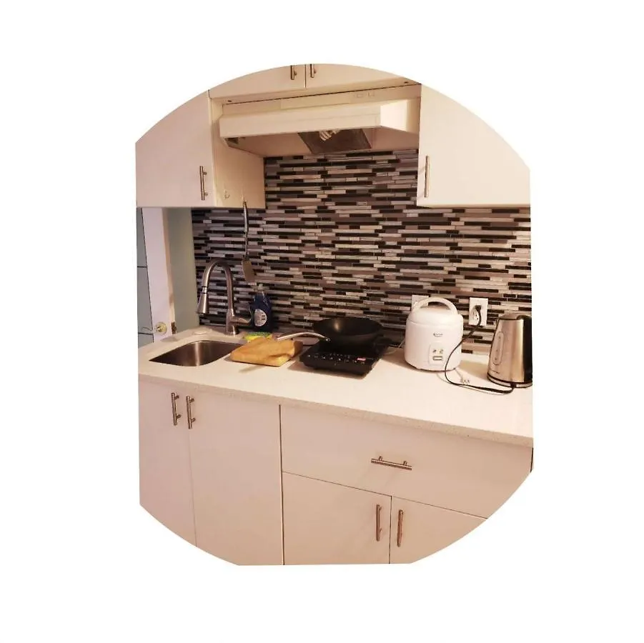 Best Garden House&3 Mins Bus Station Close C-Train&Free Parking Calgary 0*,  Canada
