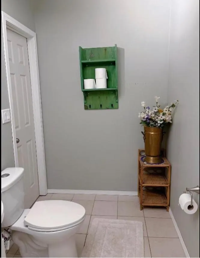 Best Garden House&3 Mins Bus Station Close C-Train&Free Parking Calgary 0*,