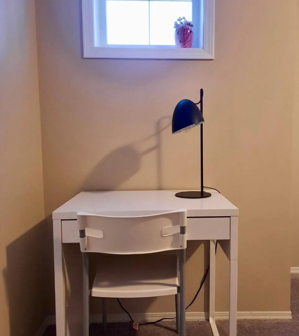 Best Garden House&3 Mins Bus Station Close C-Train&Free Parking Calgary Guest house