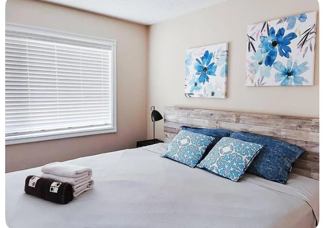 Best Garden House&3 Mins Bus Station Close C-Train&Free Parking Calgary 0*,  Canada